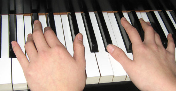 Learn To Play Piano With Online Videos